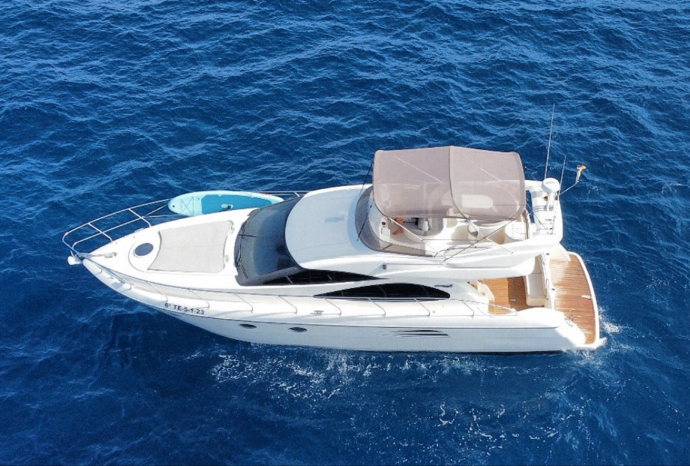Private yacht 12 people