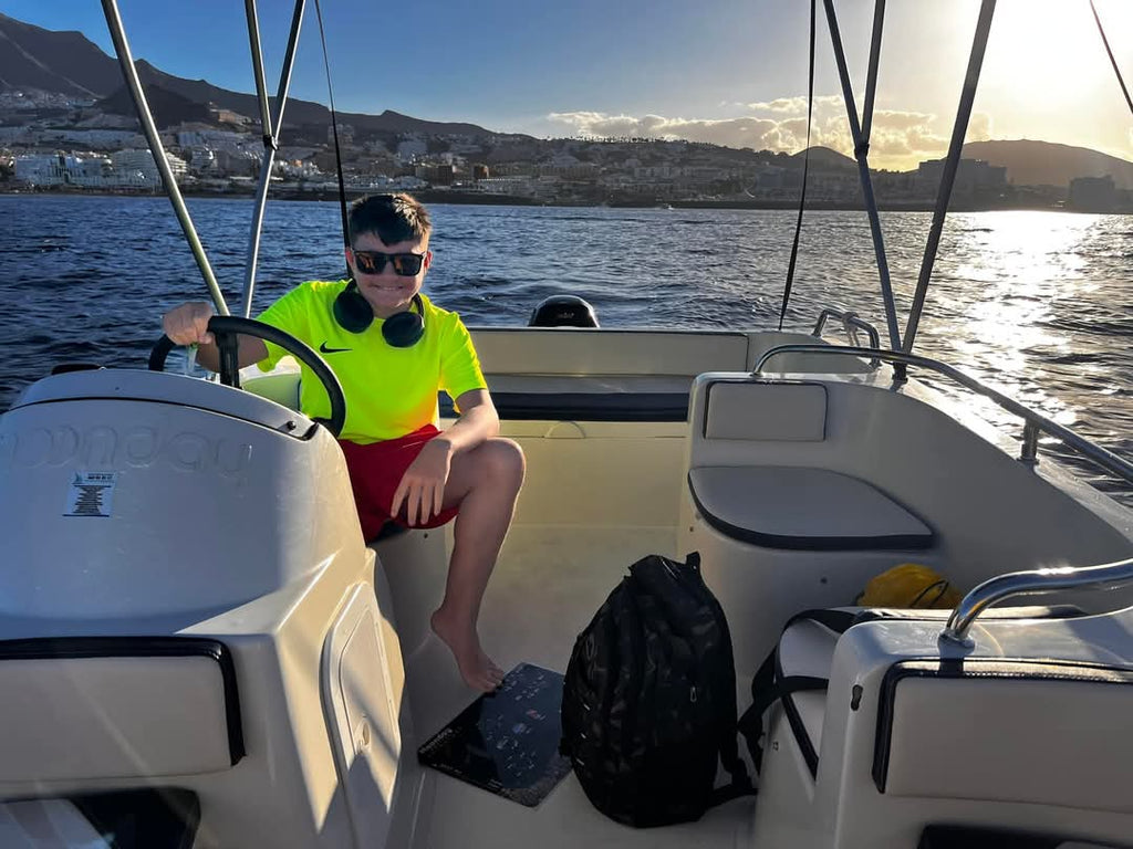 Moonday rent a boat