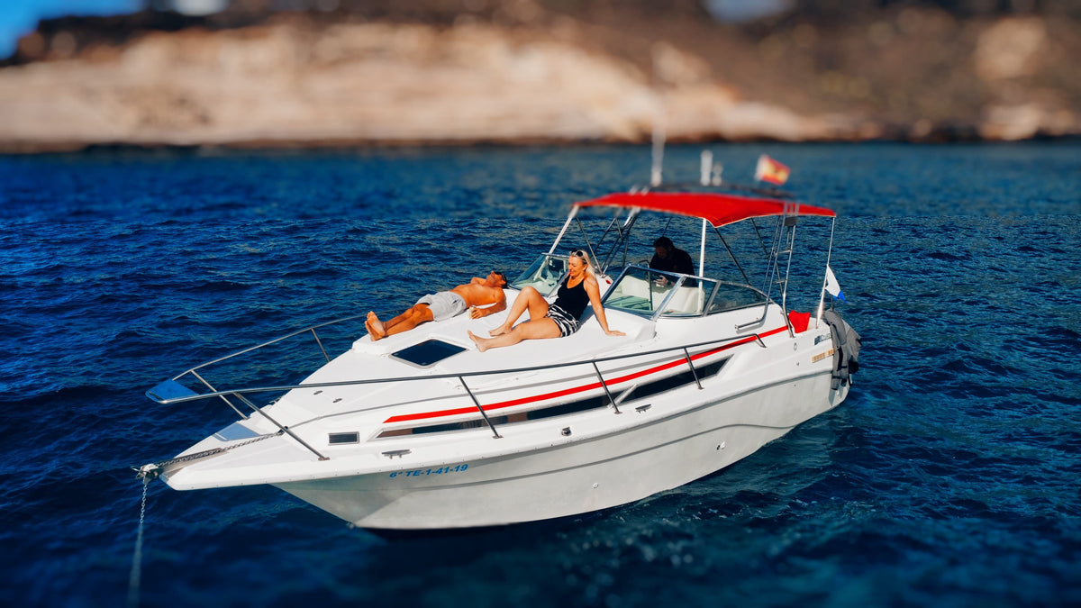 LUXURY PRIVATE BOAT