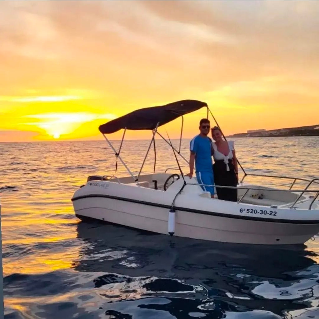 Moonday rent a boat