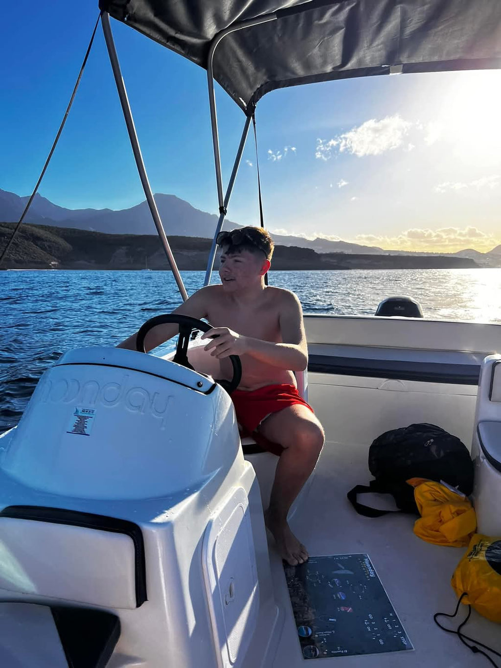 Moonday rent a boat