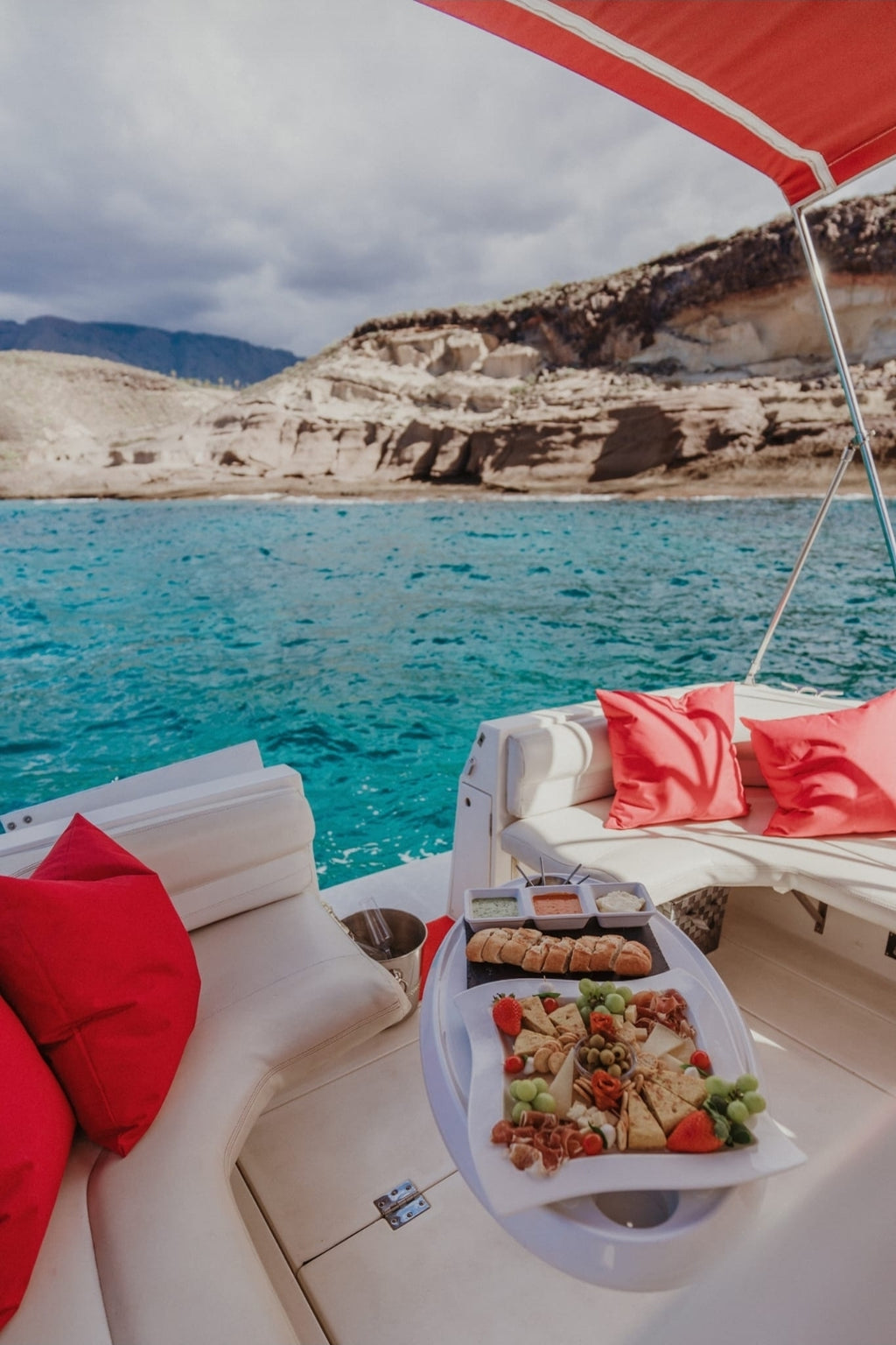 LUXURYPRIVATE BOAT