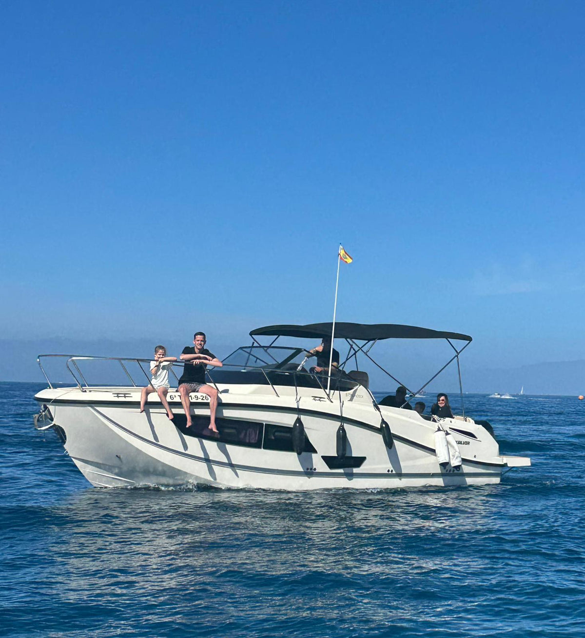 Motor boat 11 people