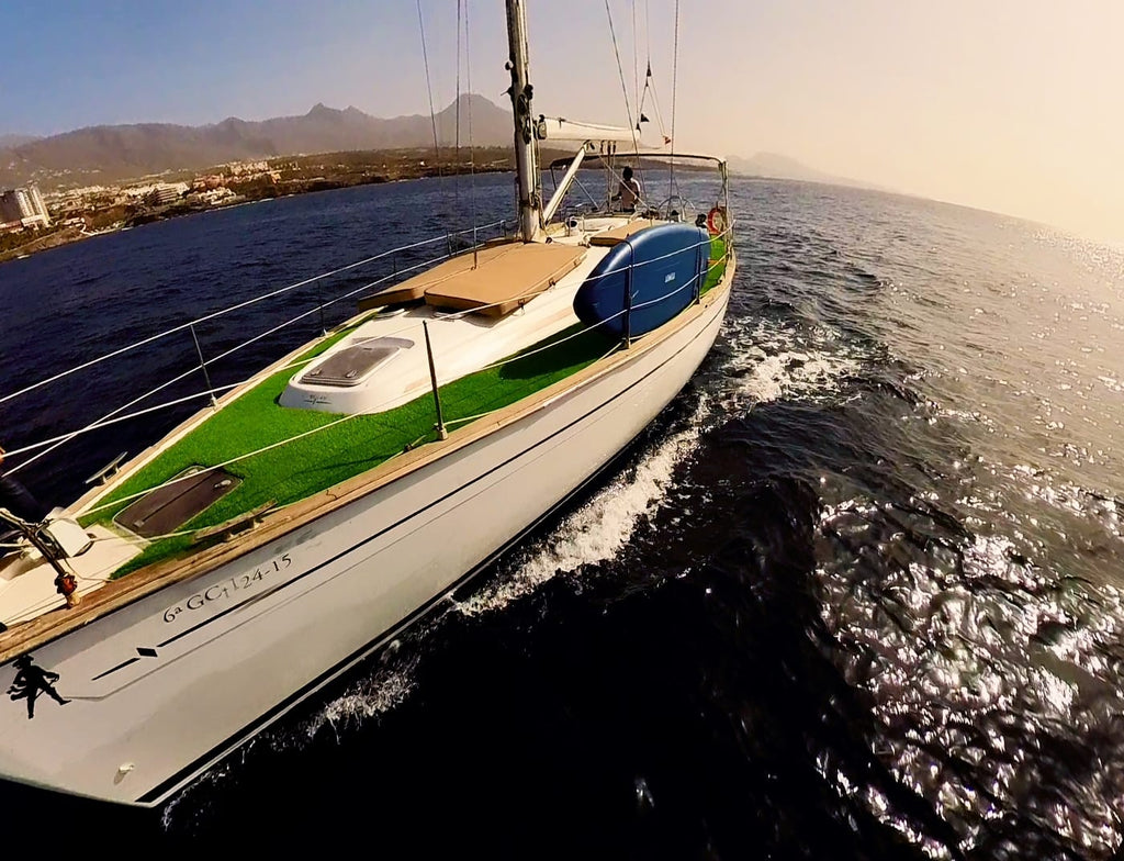 Sailing boat + paddle board