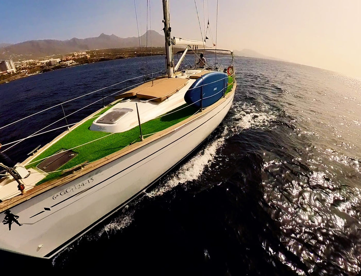 Sailing boat + paddle board