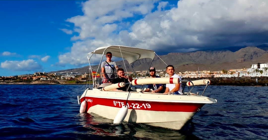 Moonday rent a boat