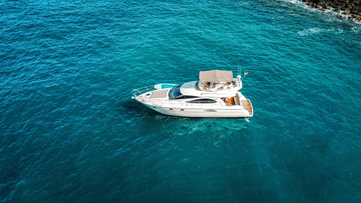 Private yacht 12 people
